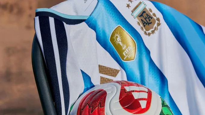 愛迪達重新設計的2026阿根廷球衣。/金享娛樂城球小編