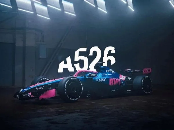 阿爾卑新車命名為A526,塗裝依然維持亮藍搭配BWT標誌性粉紅色/金享娛樂城