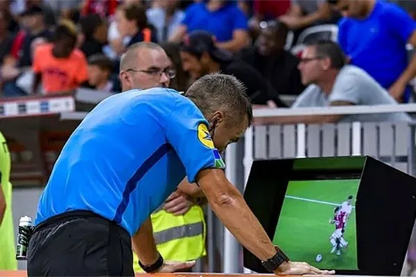 等待裁判觀看VAR的過程容易打斷情緒(photo:dartfish)/金享娛樂城