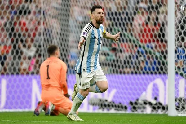 梅西送出球王的助攻